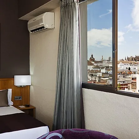 Hotell Catalonia Giralda 4*