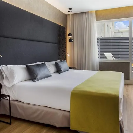 Hotell Catalonia Giralda 4*