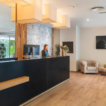 Hotell Catalonia Giralda 4*