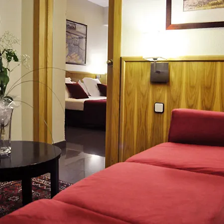 Catalonia Giralda Hotell 4*