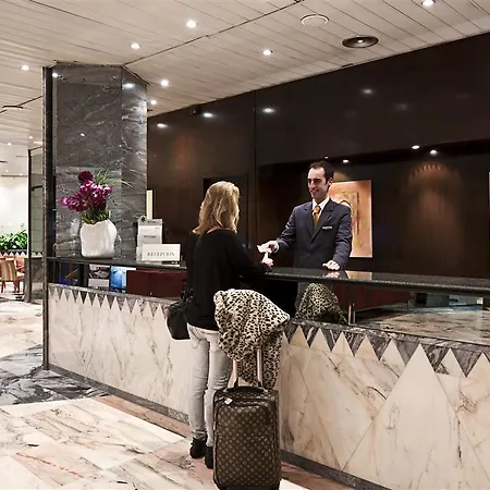 Catalonia Giralda Hotell 4*