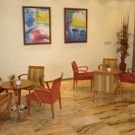 Hotell Catalonia Giralda 4*